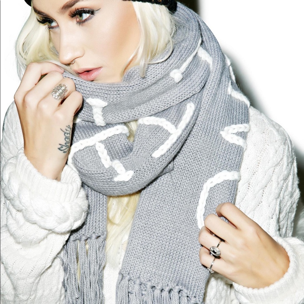 Wildfox “I’d rather be napping” over size scarf - Picture 5 of 5